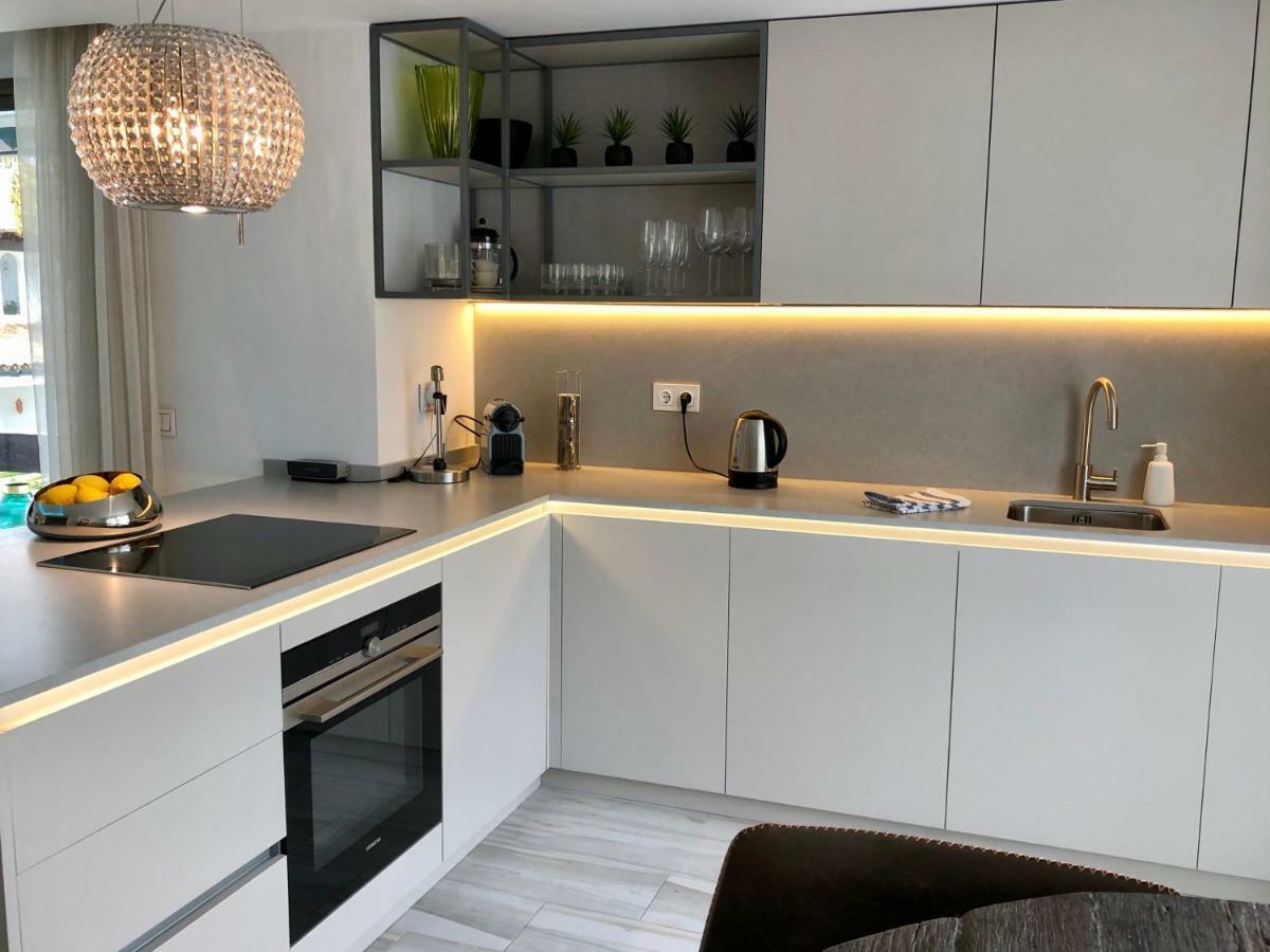 Luxury Apartment In La Isla, Walking Distance To Puerto Banus 马尔韦利亚 外观 照片